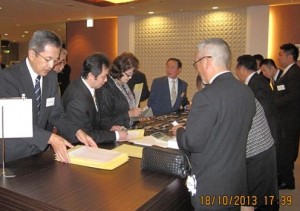 役員の方々受付に大わらわ・・・