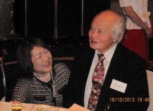 古田重明先生と工藤雅子副会長が歓談